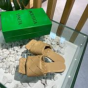 Bottega Veneta | Lido Beige Flat Sandals - 3