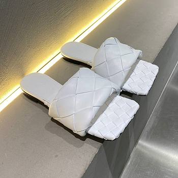 Bottega Veneta | Lido White Flat Sandals