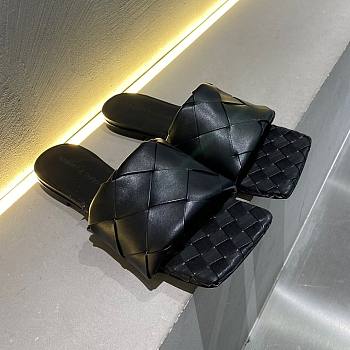 Bottega Veneta | Lido Black Flat Sandals