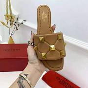 VALENTINO | Flat Stud Slide Sandal Borwn - 6