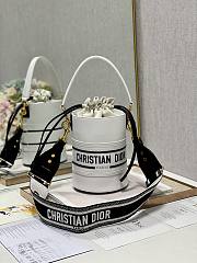 DIOR | Small Vibe Bucket Bag White Calfskin M8703 - 18 x 14 x 14cm - 1