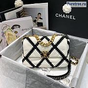 CHANEL | 21 Handbag White Calfskin - 26 x 16 x 9 cm - 1