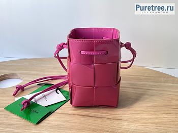 Bottega Veneta | Small Cassette Bucket Bag Pink Calfskin - 14 x 9 x 9cm