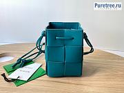 Bottega Veneta | Small Cassette Bucket Bag Blue Calfskin - 14 x 9 x 9cm - 1