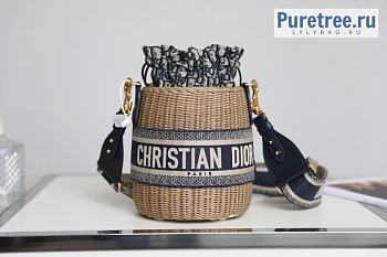 Dior | Wicker Bucket Bag M7600 - 17 x 19 cm