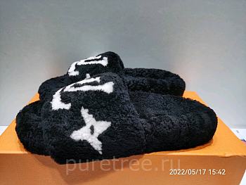Louis Vuitton | Black Fur Slipper 