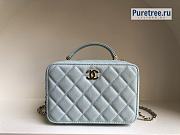 CHANEL | Vanity Case Light Blue Grained Calfskin - 18.5 x 12.5 x 6cm - 1