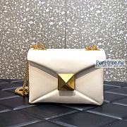 VALENTINO | One Stud Nappa Bag With Chain White - 19 x 14 x 11cm - 1