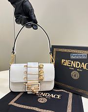 FENDI | Brooch Mini Baguette White Leather Bag - 20 x 5 x 13cm - 1
