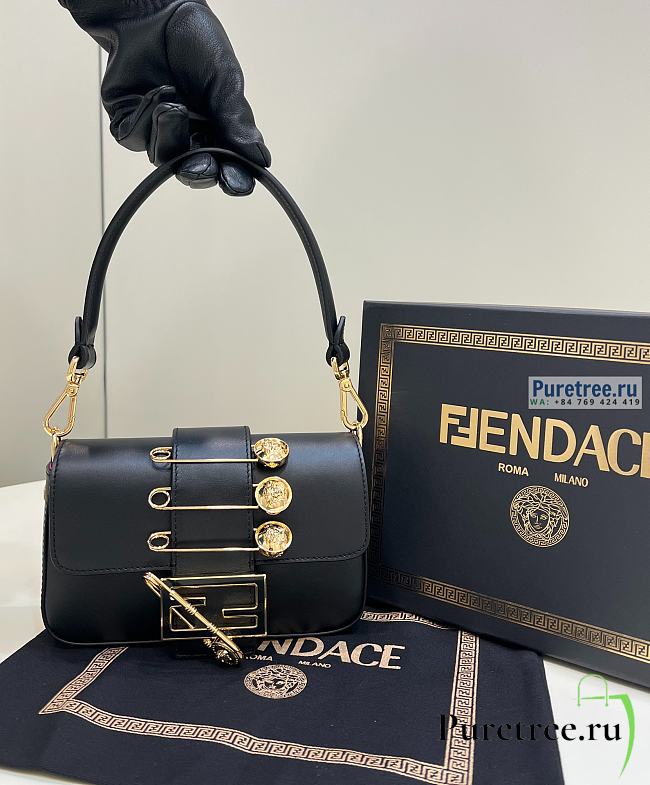 FENDI | Brooch Mini Baguette Black Leather Bag - 20 x 5 x 13cm - 1