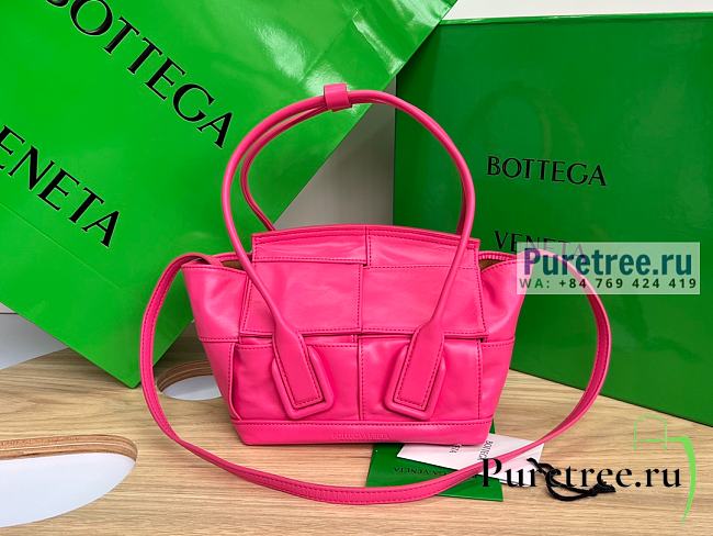 Bottega Veneta | Mini Arco Intreccio Slouchy Leather In Bonbon - 29 x 19 x 9cm - 1