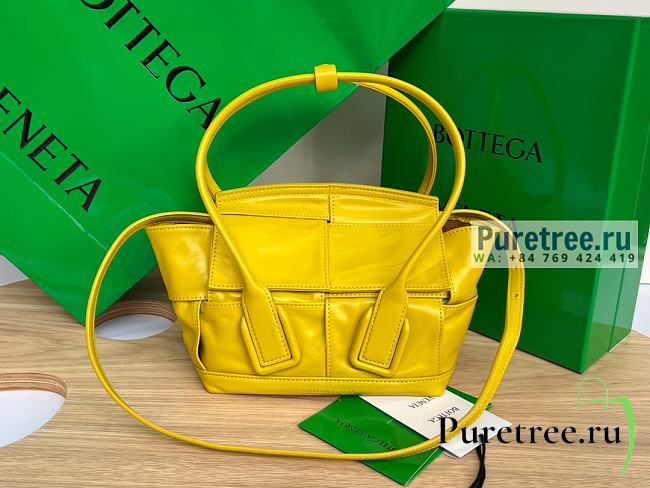 Bottega Veneta | Mini Arco Intreccio Slouchy Leather In Yellow - 29 x 19 x 9cm - 1