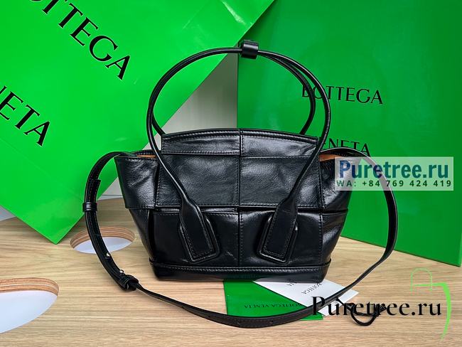 Bottega Veneta | Mini Arco Intreccio Slouchy Leather In Black - 29 x 19 x 9cm - 1
