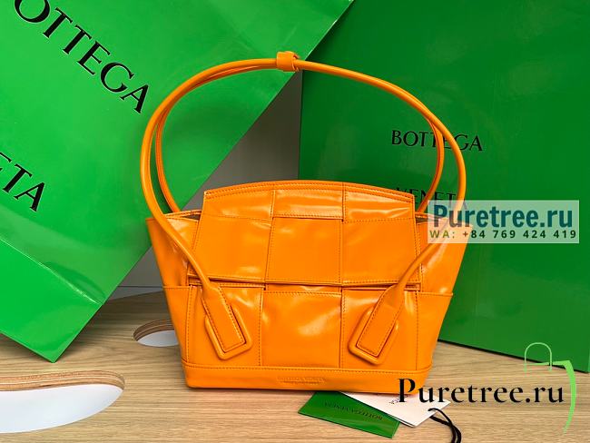 Bottega Veneta | Small Arco Intreccio Slouchy Leather In Tangerine - 33 x 21 x 6cm - 1