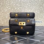 VALENTINO | Small Roman Stud In Black Nappa With Chain - 19 x 13 x 6cm - 1