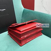 YSL | Sunset Medium Chain Bag Red Crocodile Embossed Leather 22x16x9 cm - 4
