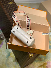 Louis Vuitton | Cluny Mini Quartz Epi Leather M58928 size 20x16x7.5 cm - 6