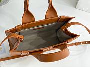 Chloe Small Woody Tote Bag in Caramel Smooth Calfskin 26x20x8 cm - 6