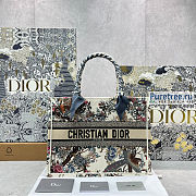 DIOR | Medium Book Tote Ecru Multicolor Dior Jardin d'Hiver Embroidery 37x28x16 cm - 1
