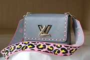 Louis Vuitton | Twist MM Gray size 23 x 17 x 9.5 cm - 1