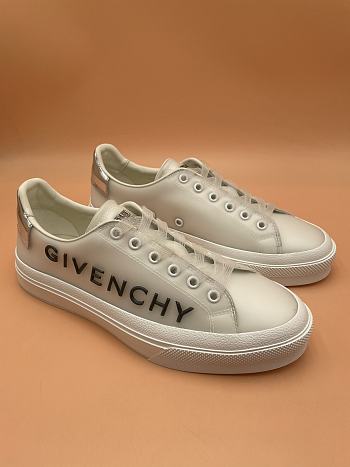 Givenchy Sneakers 04