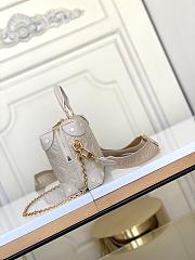 Louis Vuitton | Petite Malle Souple Cream M56319 size 20 x 14 x 8 cm - 3