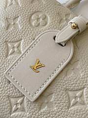Louis Vuitton | Petite Malle Souple Cream M56319 size 20 x 14 x 8 cm - 4