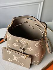 Louis Vuitton | NÉONOÉ MM Tourterelle Gray/Cream Bicolor Monogram Empreinte  - 2