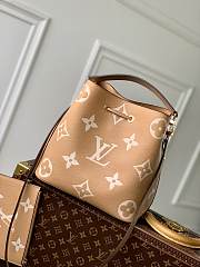 Louis Vuitton | NÉONOÉ MM Arizona Beige/Cream Bicolor Monogram Empreinte - 5