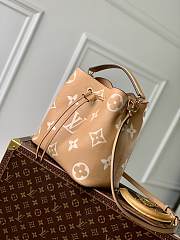 Louis Vuitton | NÉONOÉ MM Arizona Beige/Cream Bicolor Monogram Empreinte - 2