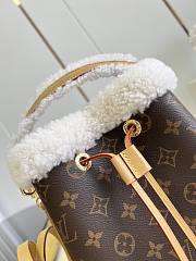 Louis Vuitton | Neonoe BB Monogram Canvas & Shearling M46319 Size 20 cm - 2