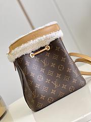 Louis Vuitton | Neonoe BB Monogram Canvas & Shearling M46319 Size 20 cm - 3