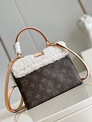 Louis Vuitton | Locky BB Monogram Canvas & Shearling M46318 size 21 cm - 2