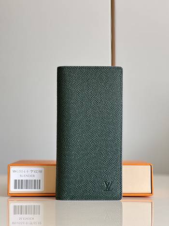 Louis Vuitton | Brazza Wallet Dark Green Taiga Leather size 19x10x2 cm