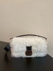 Fendi Baguette White Mohair Wool Bag size 27x15x6 cm - 1