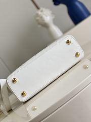 Louis Vuitton Capucines BB White Calfskin Leather 27x18x9 cm - 2