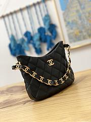 Chanel Hobo Handbag Black Lambskin size 17.5 x 24 x 6 cm - 4