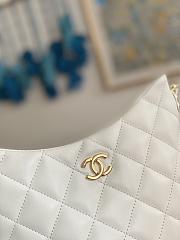 Chanel Hobo Handbag White Lambskin size 17.5 x 24 x 6 cm - 3