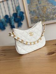Chanel Hobo Handbag White Lambskin size 17.5 x 24 x 6 cm - 2