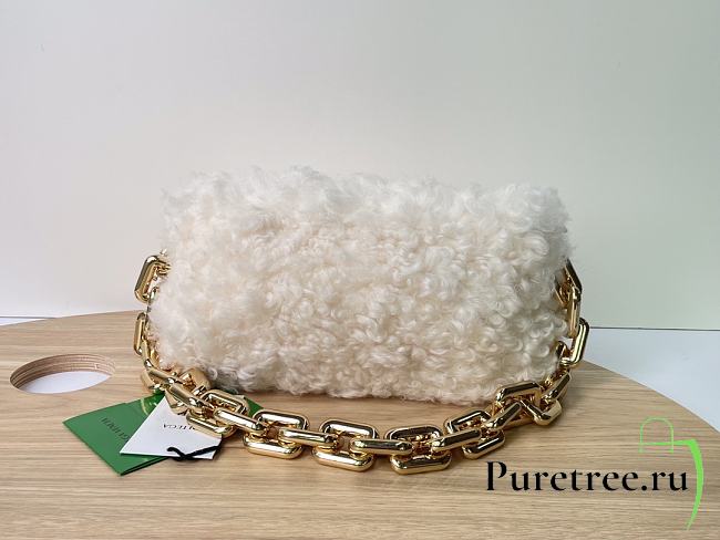 Bottega Veneta Chain Pouch Shearling White Bag size 31x12x16 cm - 1