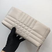 Burberry Quilted Leather Small Soft Lola Bag White size 27.5x11x12 cm - 6