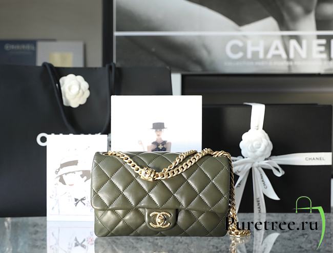 Chanel Small Flap Bag in Khaki Green Lampskin AS3393 size 22x14x8 cm - 1