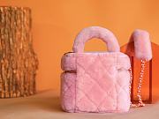 Chanel Vanity Case Pink Shearling size 27 x 17 x 17 cm - 4