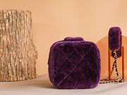 Chanel Vanity Case Purple Shearling size 27 x 17 x 17 cm - 4