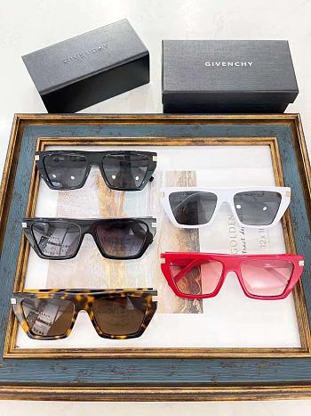 Givenchy Sunglasses 40018U