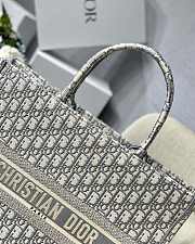 DIOR Book Tote Gray Dior Oblique Embroidery 41cm - 6