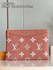LV Daily Pouch Rose Trianon Pink/Cream Monogram 29.5 x 21 x 1 cm - 1