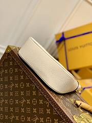 Louis Vuitton Bagatelle Cream Beige Monogram Empreinte M46099 size 22x14x9 cm - 5