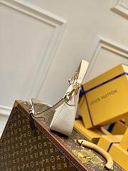 Louis Vuitton Bagatelle Cream Beige Monogram Empreinte M46099 size 22x14x9 cm - 3