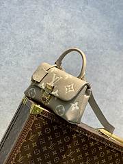 Louis Vuitton Madeleine BB Dove Gray/Cream Beige Leather M46041 size 24x17x8.5 cm - 5
